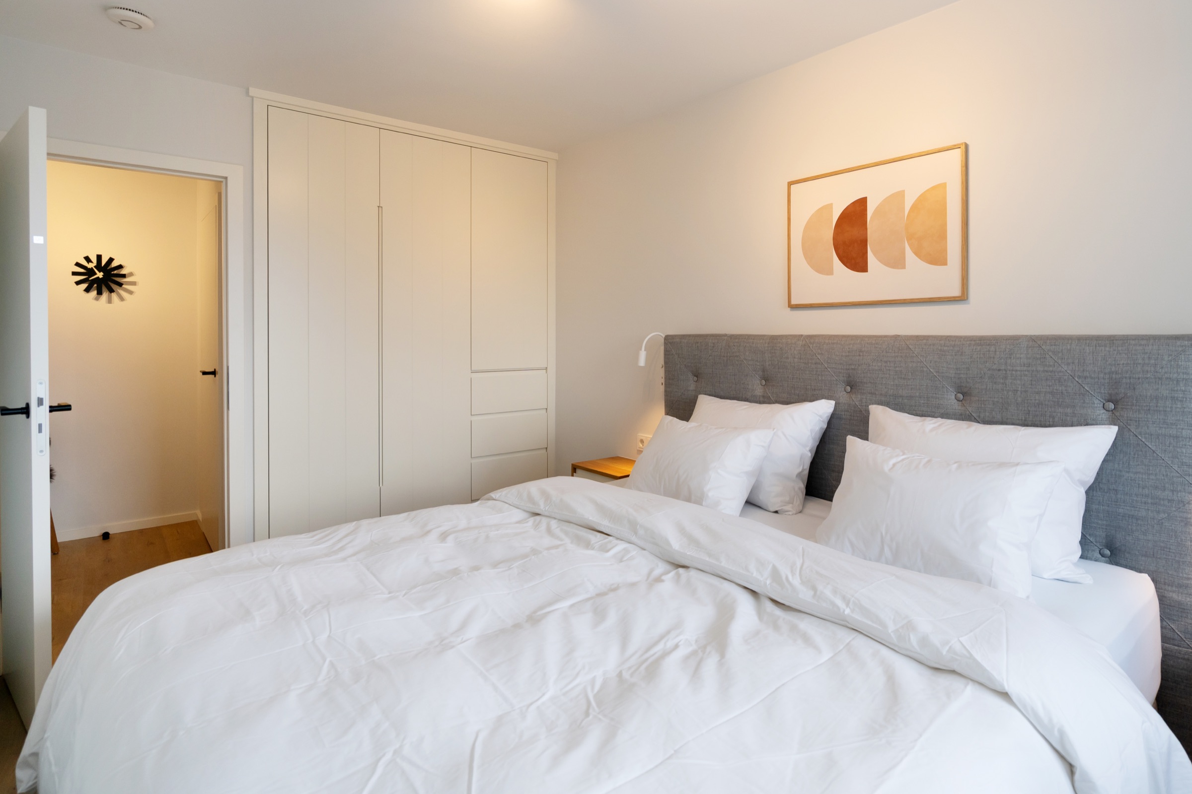Essplatz und Wohnbereich im Ferienappartement Düne Sylt